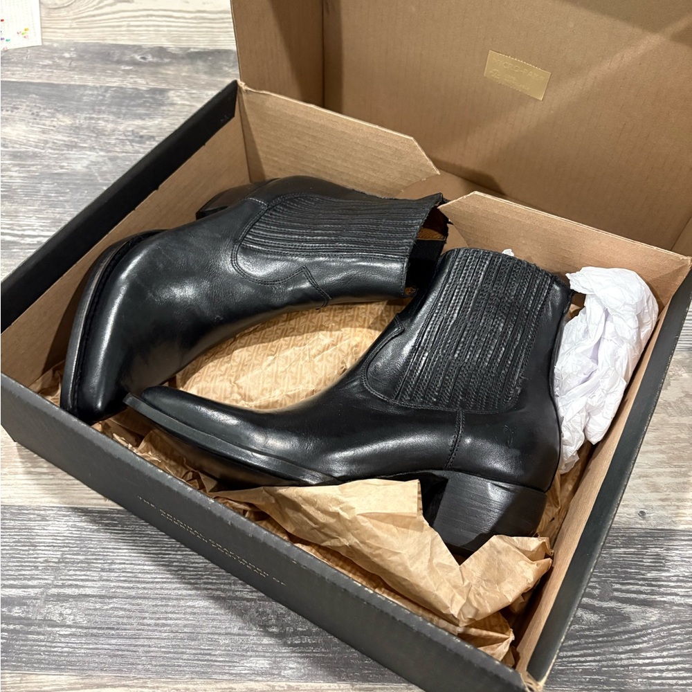 Frye Sacha Chelsea Boots